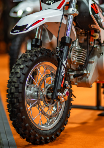 Cross KAYO 50 KMB - odporne na uszkodzenia aluminiowe koła w niewielkim rozmiarze 10"