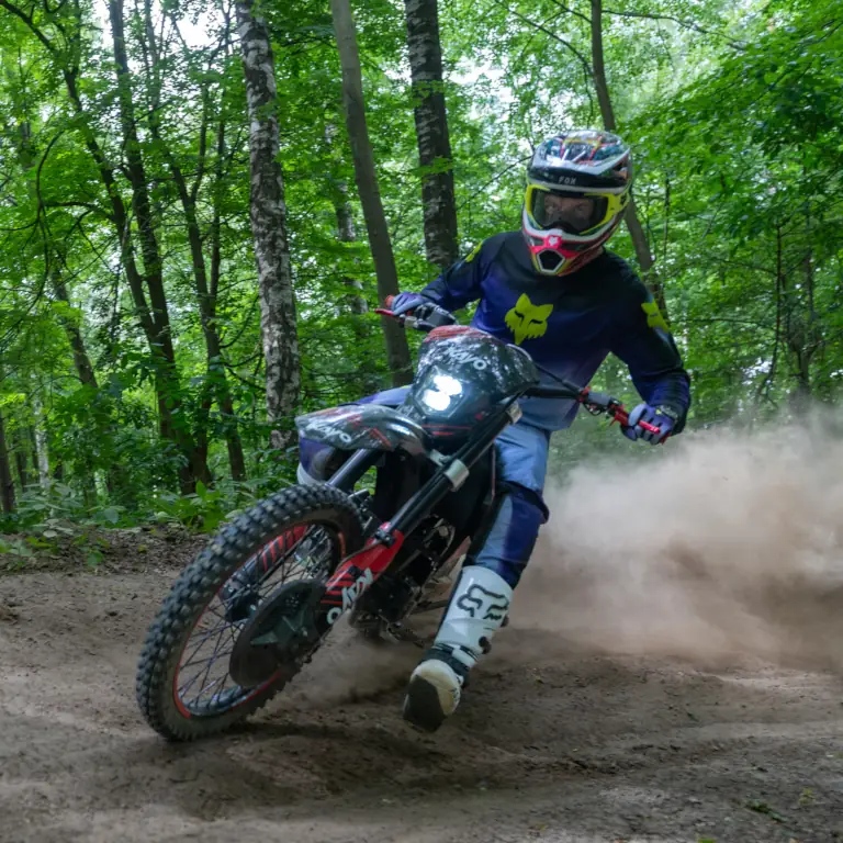 Dirt bike KAYO T4 300 ENDURO w terenie