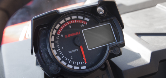 LINHAI UTV 570 T-BOSS EFi EPS T1b, Wielofunkcyjny wyświetlacz LCD